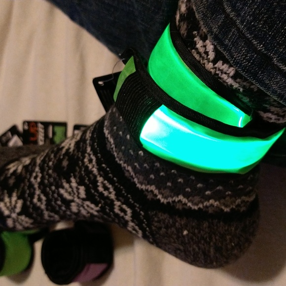 Set of 4 Lighted safety bands - Picture 4 of 4